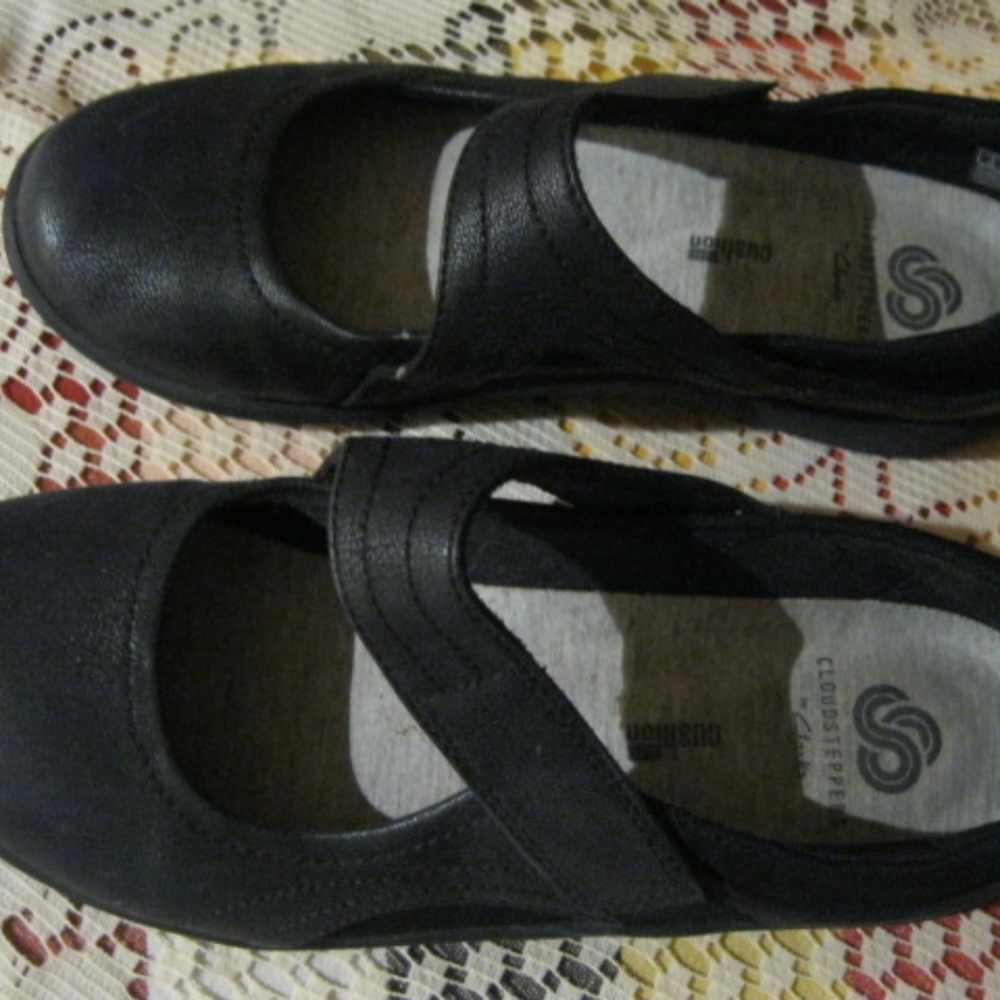 Clark's Cloudsteppers comfort shoes -    6.5 M